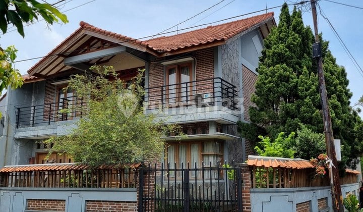 Rumah Hoek Aestetik Siap Huni Design Arsitek Dalam Komplek di Antapani Bandung