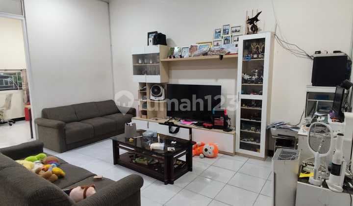 Rumah Hoek Nyaman di Taman Kopo Indah 5 Bandung