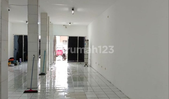Dijual Rumah 3 Lantai Ex Minimarket di Kramat Johar Baru Jakarta Pusat