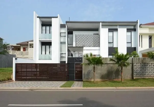 Mewah Furnished !! Ada Kolam Renang Rumah Kota Wisata Cibubur