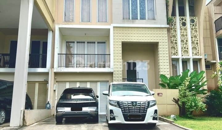 Luxurious and Spacious 324 !! House at Grand Wisata Cluster Water Spring
