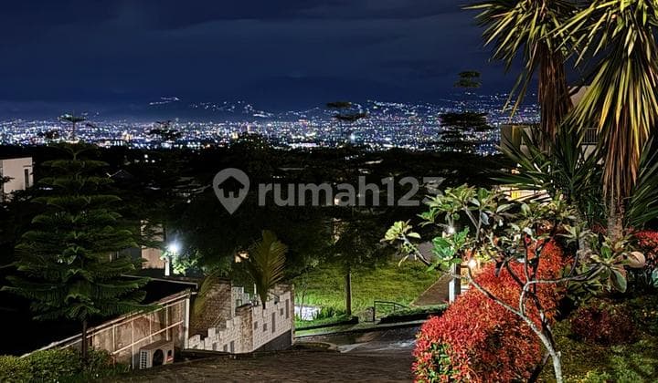 Rumah Villa Berkabut Penghasil Cuan View Menakjubkan