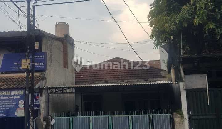 Rumah di Kebon Jeruk Pinggir Jalan Raya. Area Ramai