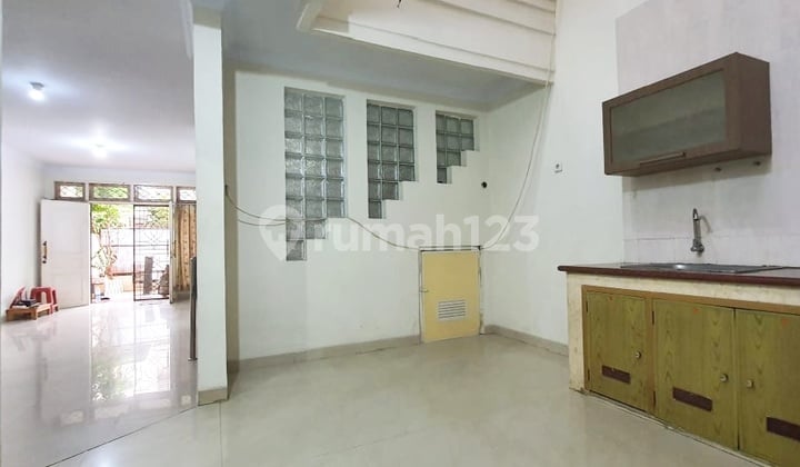 Rumah Taman Palem Lestari. Bebas Banjir. Kamar Tidur Luas. Siap Huni