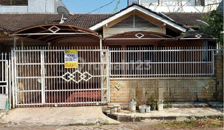 Rumah 1½ Lantai di Taman Kencana , Hadap Timur