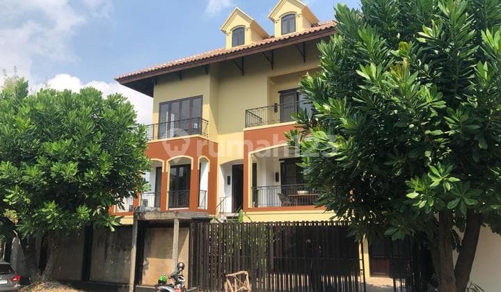 Beach House Indah Kapuk 1. Corner. Good