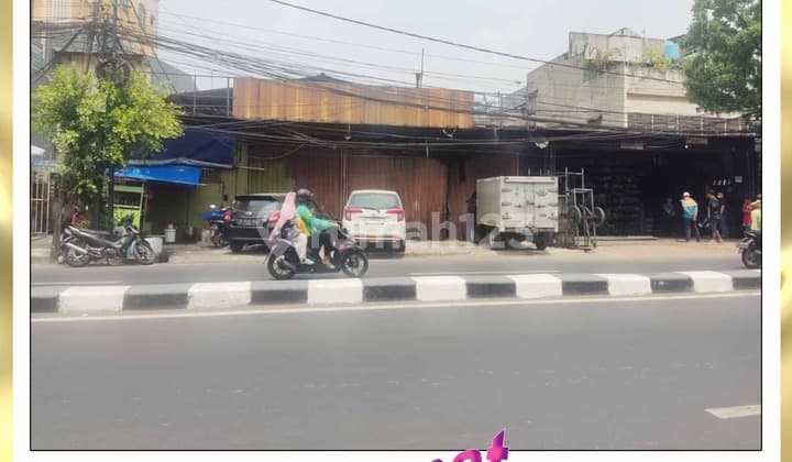 Tempat Usaha / Gudang di Jembatan Lima . Pinggir Jalan Raya. Hadap Timur