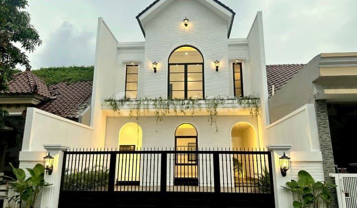 Dijual Rumah Colonial Modern 2 Lantai di Purimas Regency Rungkut