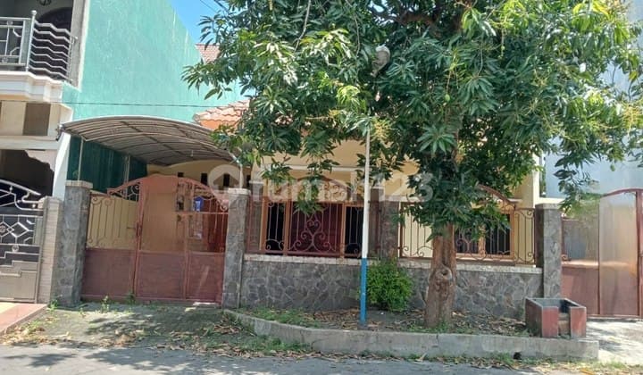 Disewakan Rumah Raya Surakarta Gkb Gresik, Dekat Exit Tol