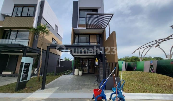 Rumah 3 Lantai Dijual Dekat Gading Serpong Lokasi Strategis