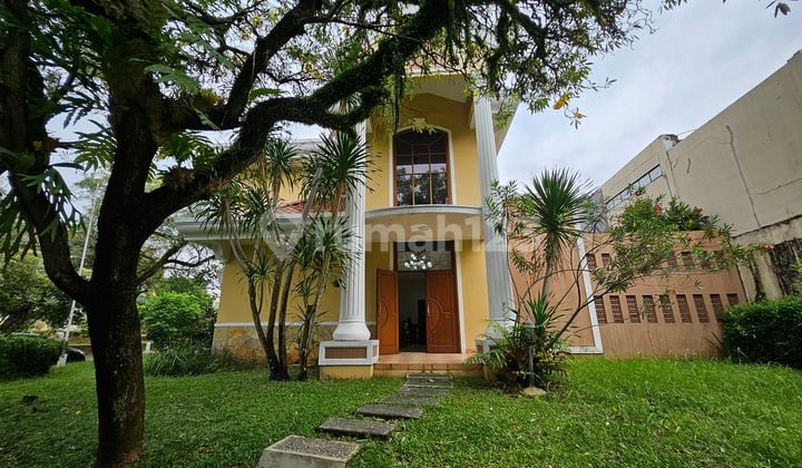 House for rent in Taman Giri Loka, semi-furnished, ready to occupy.