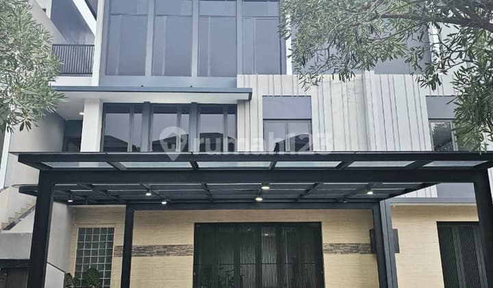 Dijual Rumah Mewah Navapark Lakewood di Bsd City Semi Furnished, Ada Kolam Renang dan Lift