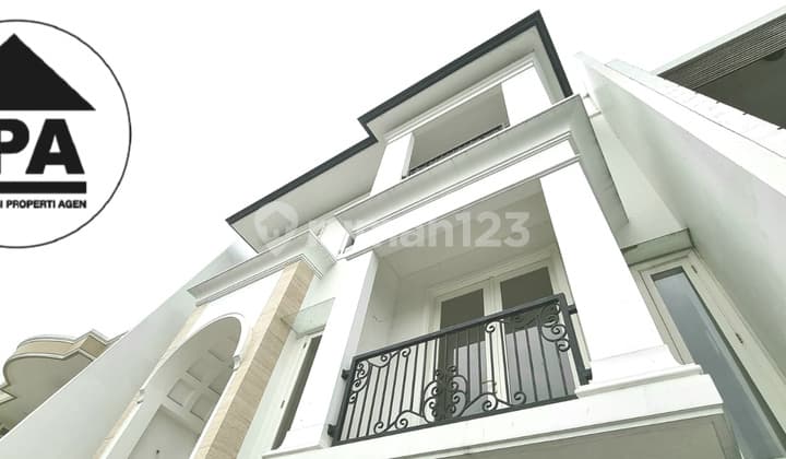 Lepas Cepat Rumah Baru 3 Lantai Puri Kencana