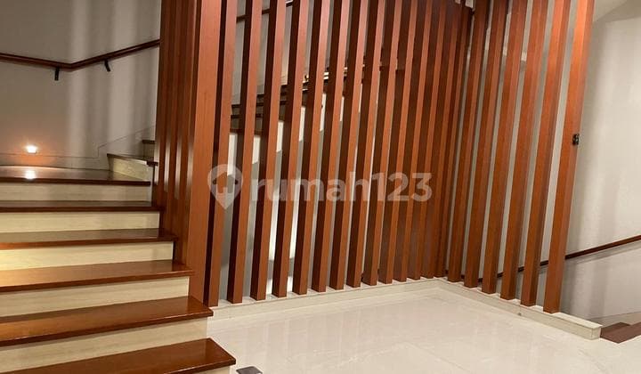 Lepas Cepat Rumah 3 Lantai Modern Minimalis Taman Aries Jakarta Barat