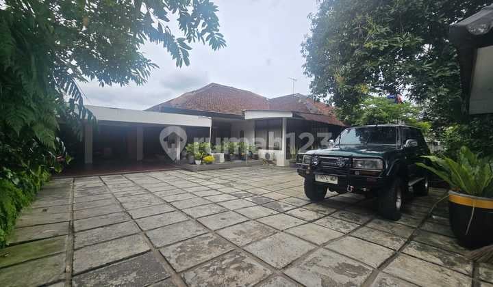 Rumah Premium Langka di Kemang. Lahan Besar, Potensi Komersial (Nb)