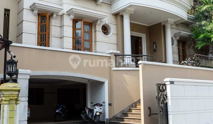 Rumah Mewah 3,5 Lantai ±900 M² di Cempaka Putih - Langka di Jakarta Pusat! (Nb)