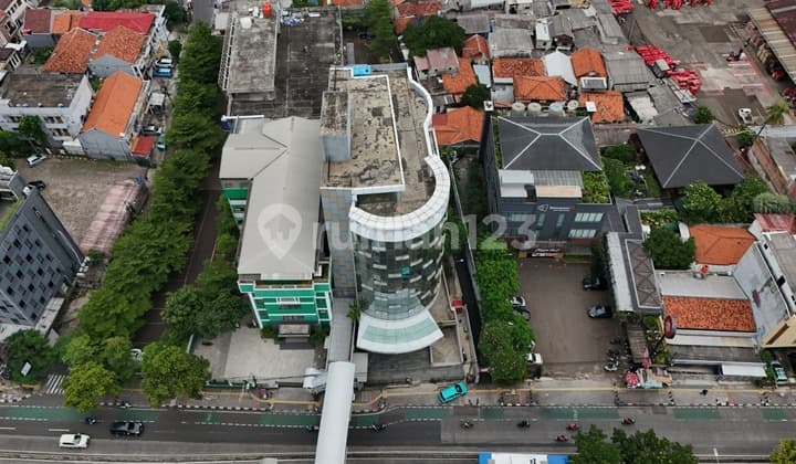 Disewa Gedung 7,5 Lantai dengan Basement di Buncit Raya (Mm)