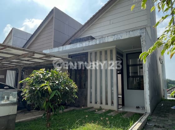 For Sale Well-Maintained House in Bandung with City View 2