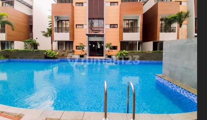Dijual Apart 3Br With Big Swiming Pool dan Danau. Full Furnish
