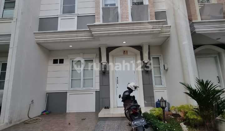 Dijual Cepat Rumah 2 Lantai Siap Huni. Vanya Park - Cluster Azura