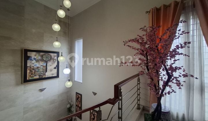 Rumah Mewah di Galaxy