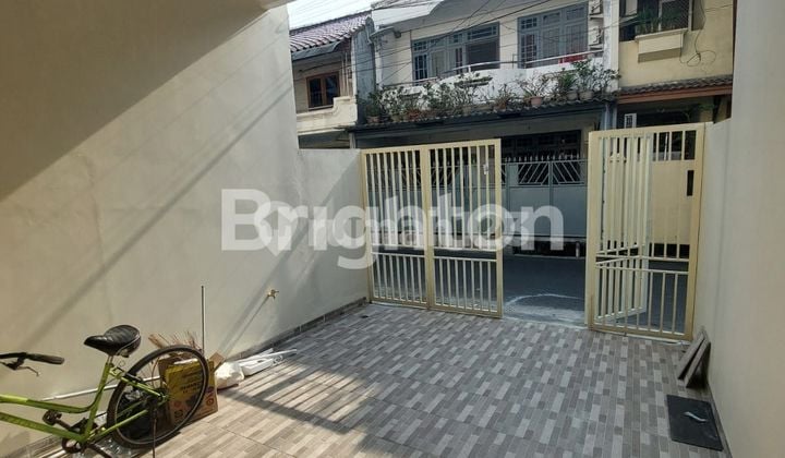 Rumah Minimalis 3 Lantai Tanjung Duren Jakarta Barat