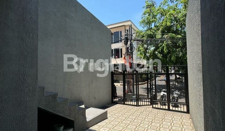 New House in Duri Kepa Near Tanjung Duren, 3 Floors, Fits 2 Cars in a Row, 1 Garage + 1 Carport