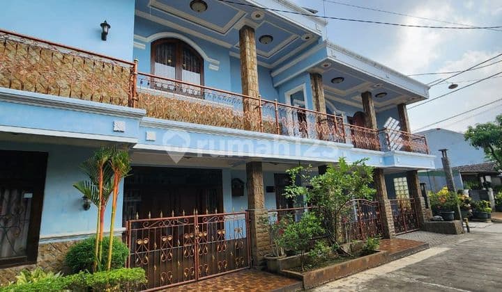 Hoek House in the Beautiful Taman Narogong Indah Housing Complex