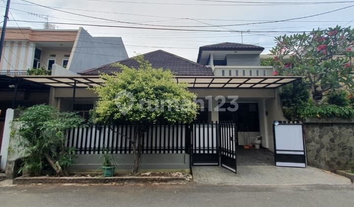 Dijual Rumah Siap Huni 1,5 Lantai di Pulo Asem Timur, Hadap Selatan