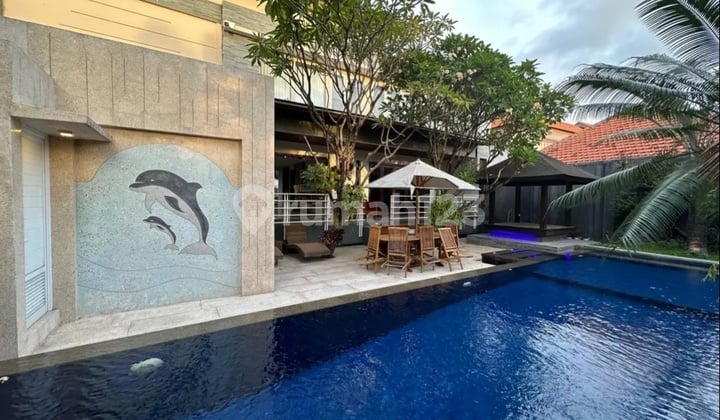 Rumah Style Villa Lokasi Kawasan Wisata di Seminyak
