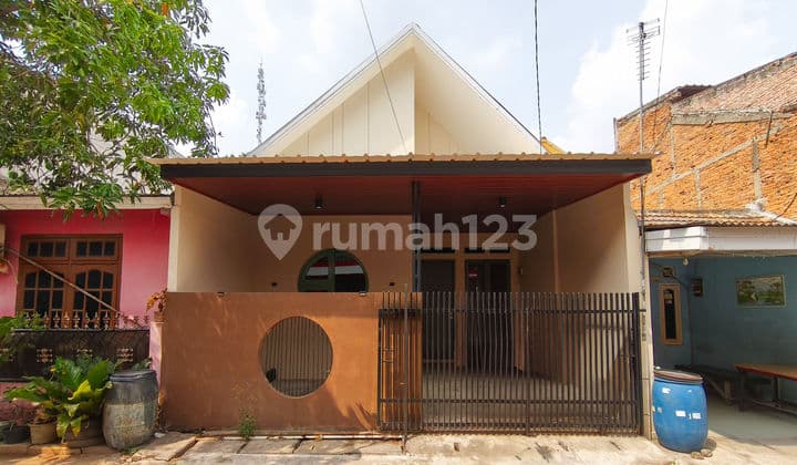 Rumah Hadap Selatan dekat Gerbang Toll Narogong Dibantu KPR J-36198