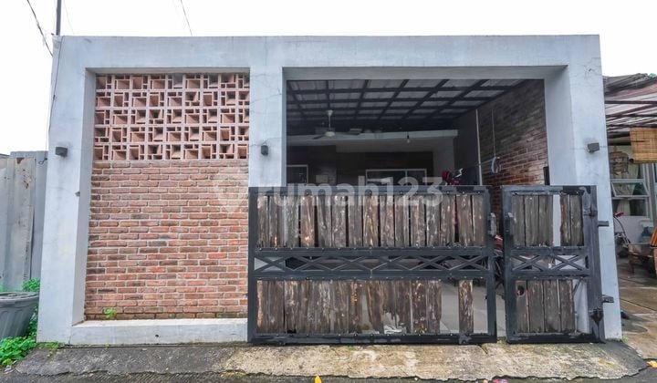 Strategic House 11 Minutes to Sawangan Terminal, 1 Story, Ready to Occupy J35612