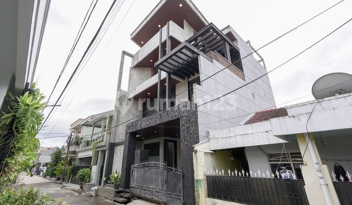 Strategic House 6 Minutes to Bintara Toll Gate LT 135 East Facing J41529