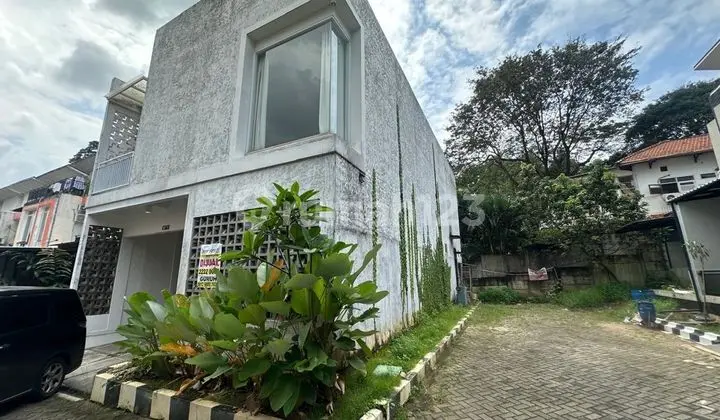 200 sqm Building Area Freehold Title Facing North 13 Minutes to Living Plaza Pamulang Ready for Mortgage J-45618