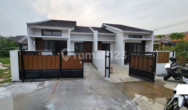 Well-Maintained 1-Story House Near Grand Cakung Mall Access Flood-Free J32898