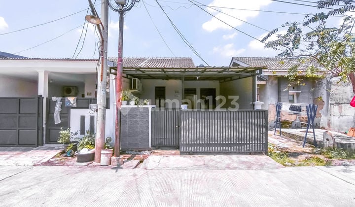 Rumah Strategis 10 menit ke RSUD Depok Timur Hadap Selatan J-37770