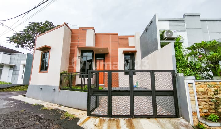 Rumah 10 Menit ke Cibinong City Center SHM Hadap Timur J-37040