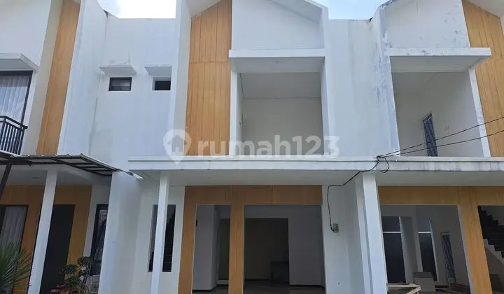 Ready for Mortgage House 5 Minutes to Bogor Great Mall Freehold Title Facing East J-49546