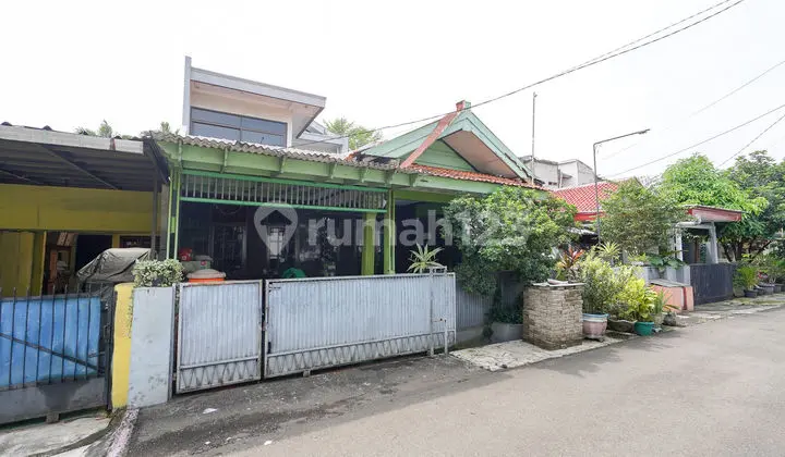 SHM Well-Maintained House 11 Minutes to Halim 2 Toll Gate, Assisted with KPR J42361