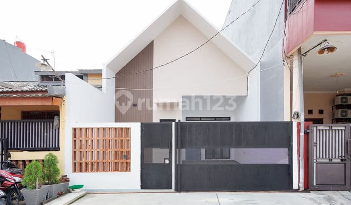 Rumah Bebas Banjir 14 menit ke Summarecon Mall Bekasi Hadap Utara J-37455