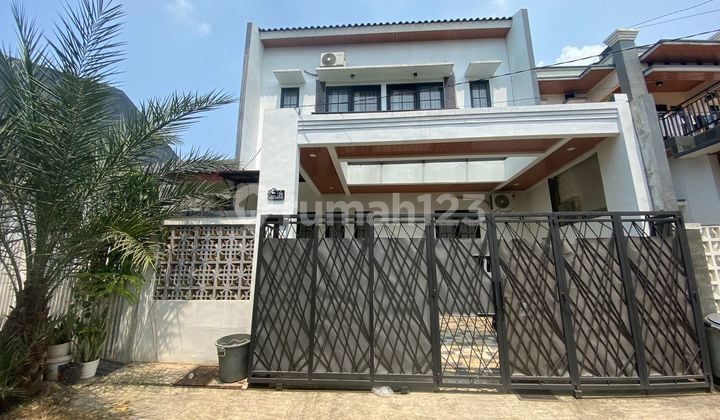 Rumah Strategis 7 Menit ke Living World Kota Wisata Hadap Timur J38384