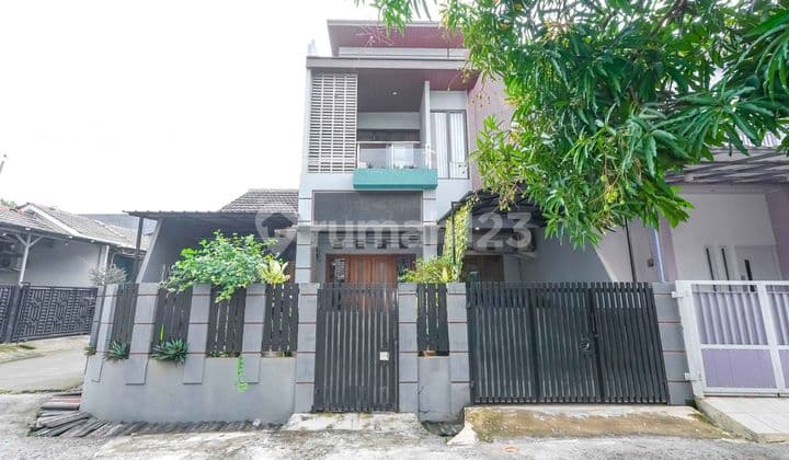 2-Storey House, SHM Certificate, 8 Minutes to Pondok Cabe Terminal, North Facing, J35883