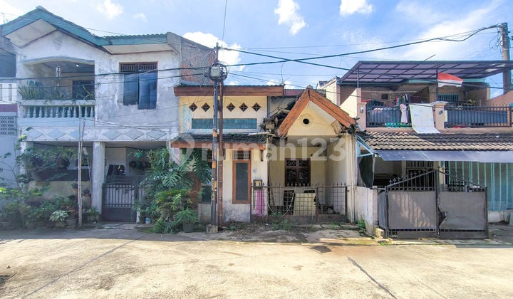 Minimalist House with Freehold Land Title Near Bunda Ciputat Hospital, 1 Floor, Low Down Payment J33558