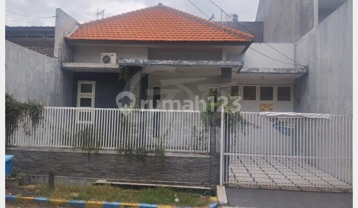 Jual Rumah Nyaman Dekat Kampus di Jl. Kutisari Tenggilis Mejoyo Surabaya Jawa Timur