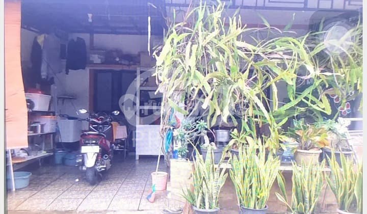 Comfortable House with Freehold Certificate in Mutiara Tanjung Jagakarsa Housing, South Jakarta