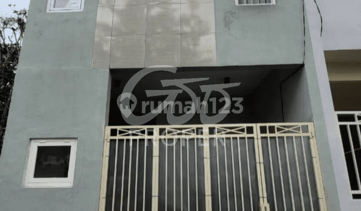 Kost 3 Lantai di Jl. Locari Sumbersekar, Malang