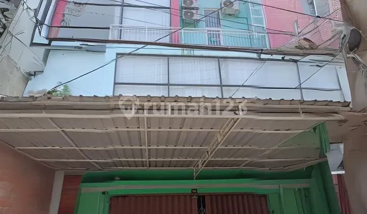 For Sale 3-Story Shop House SHM, Jl. Veteran, Gresik, East Java