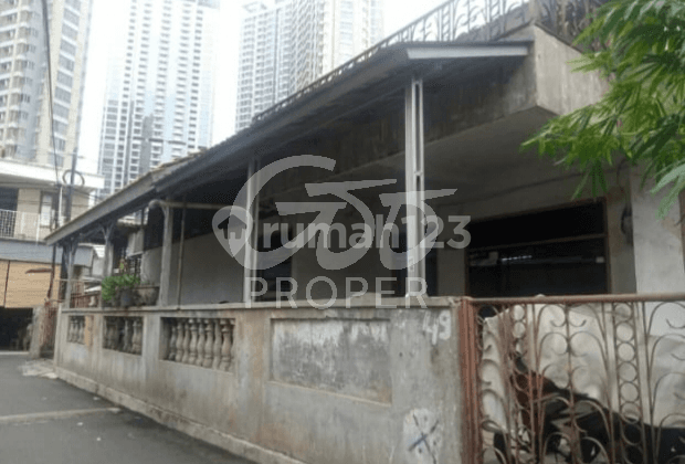 House + SHM Parking Lot in Grogol Petamburan, West Jakarta