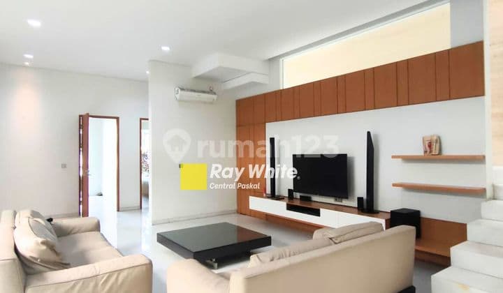 Rumah Lux di Mekarwangi Bandung