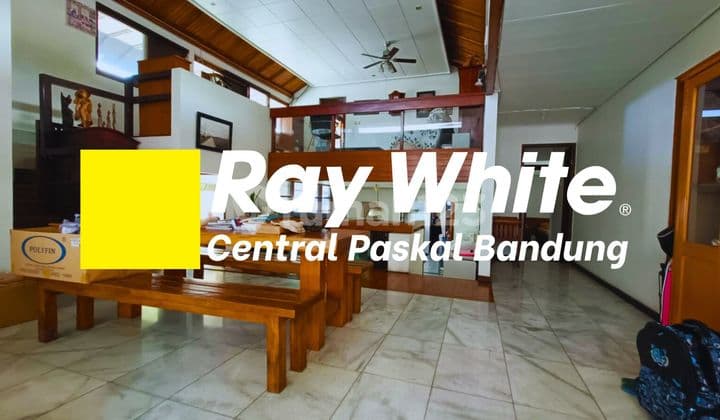 Japanese-Style Tropical House in Cipedes Bandung